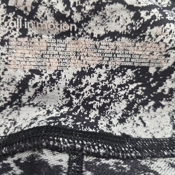 All in Motion XL Black & White Print Leggings w/ Pockets | Target Activewear - Picture 2 of 9